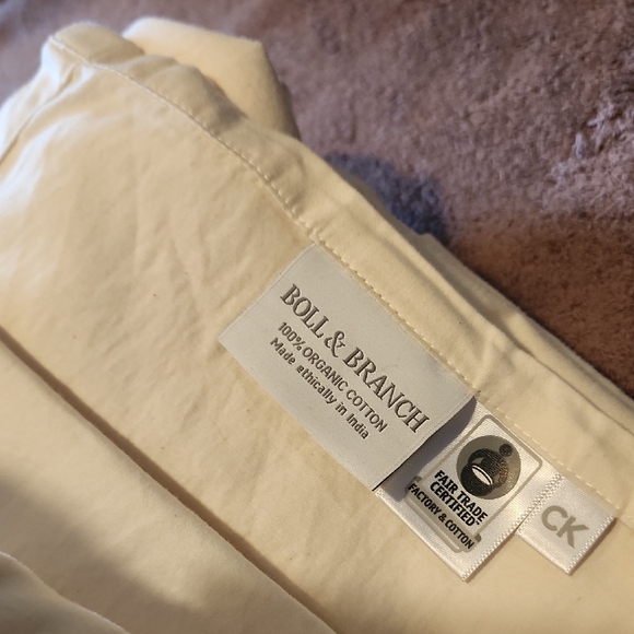 Luxurious White Sheet Set by Signature - Picture 5 of 10